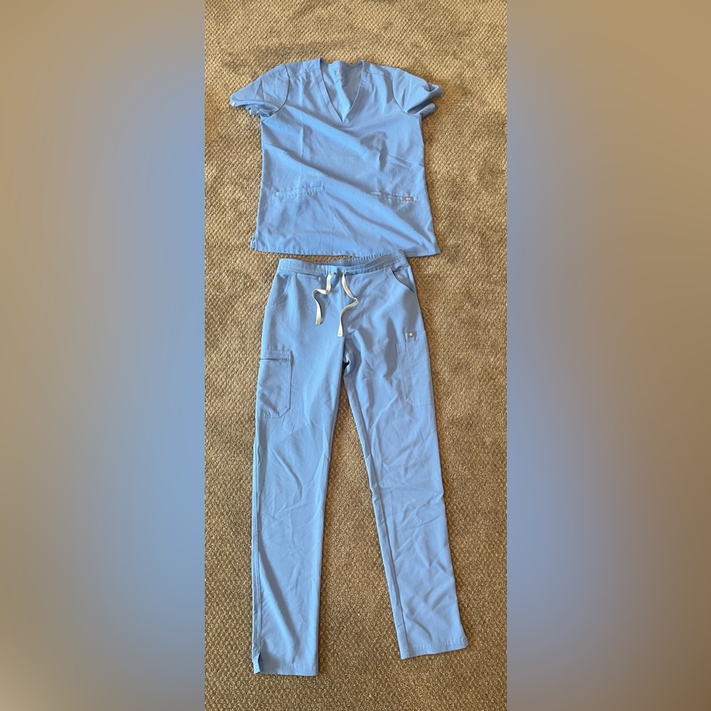 Preowned Figs Scrub Set - Medium Casma Top and Small Tall Yola Pants